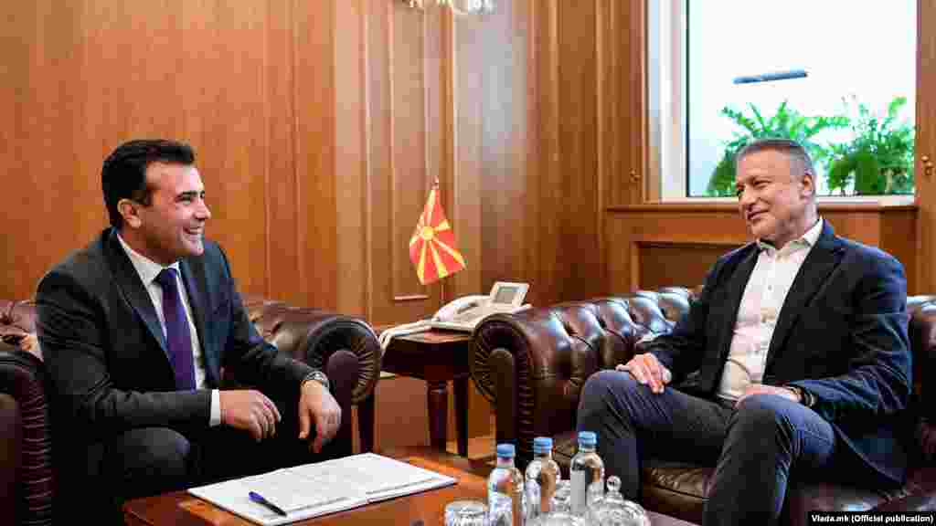МАКЕДОНИЈА - Македонија е корумпирана држава, а во корумпирана држава нема еднаквост пред закони, нема фер пазарна економија, нема квалитетно образование, каде што дипломите се заслужуваат, а не се купуваат, нема ни квалитетно здравство, ниту доверба во институции, изјави поранешниот претседател Бранко Црвенковски на свечениот научен собир Современата македонска држава - две етапи во процесот на нејзиното формирање и развој: 1941-1991 / 1991-2021 година во МАНУ.