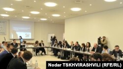 Сегодня состоялась презентация книги, в которой авторы собрали все прецеденты за период с 2008 по 2010 гг., когда суд счел законным отказ госучреждений в доступе к информации представителям НПО и СМИ