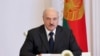 Лукашенко: "Я пока живой и не за границей"