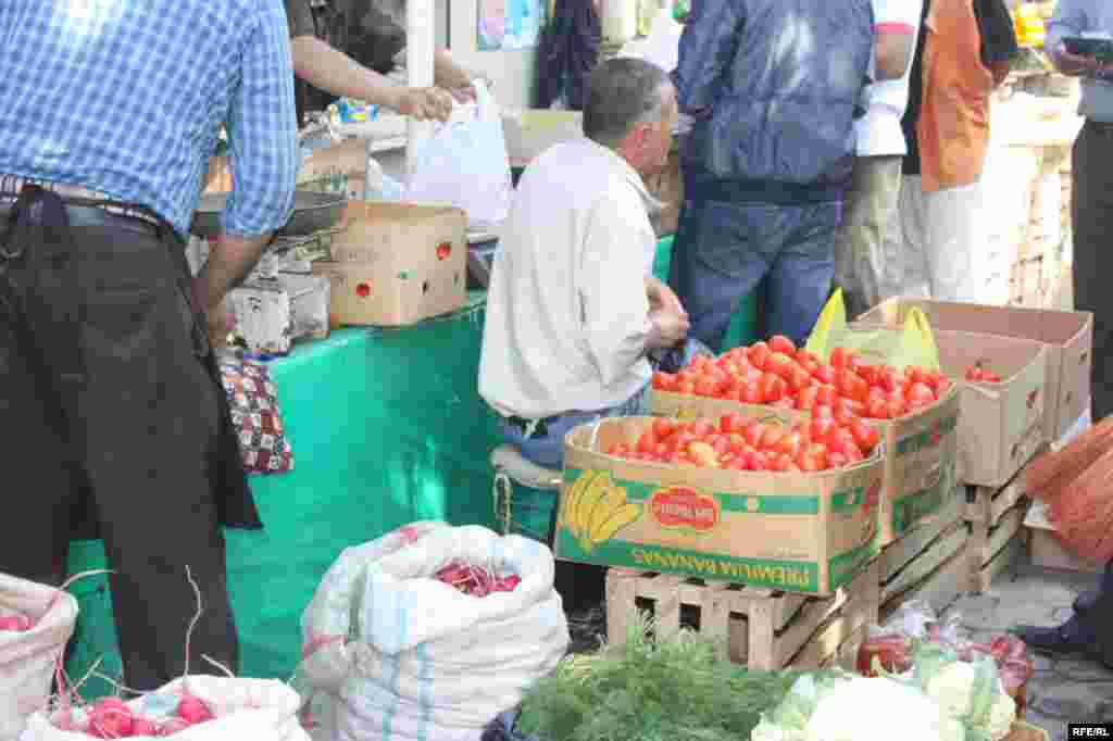 Дар орзуи арзонӣ #96