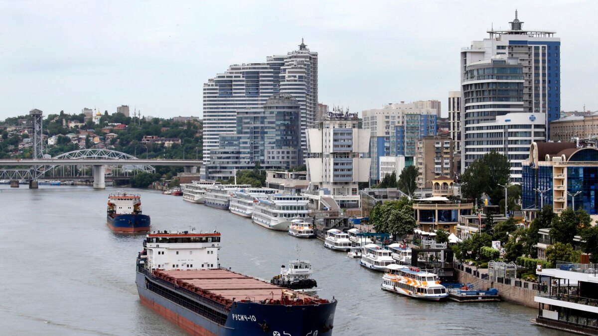 В центре Ростова второй раз за три месяца горит объект культурного наследия