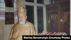 Аляксандар Надсан, які апекаваўся Беларускай бібліятэкай і музэем  імя Францішка Скарыны. Лёндан, 1996