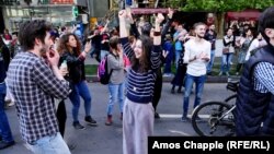 Armenia -- Armenians celebrate the resignation of Prime Minister Serzh Sarkisian, Yerevan, April 23, 2018. 