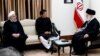 د ایران ولسمشر حسن روحاني او د دې هېواد ستر مذهبي مشر ایت الله علي خامنه اي له عمران خان سره د لیدنې په حال کې