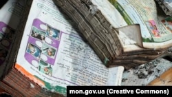 Міністерство освіти і науки наразі спільно з видавцями уточнює масштаби втрат, зокрема, кількість знищених і пошкоджених підручників