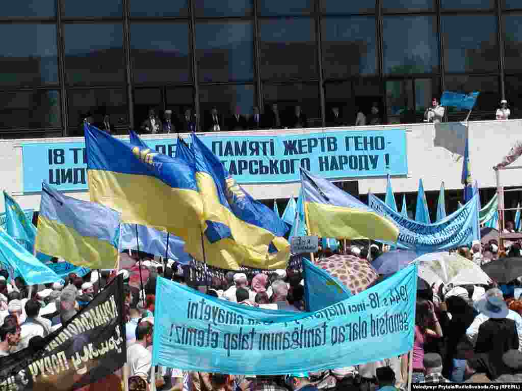 5. 2008 ел, Акмәчет, Ленин мәйданы Украина драма театры - халыкка мөрәҗәгать итү өчен иң яхшы урын. Руханиләр һәм кырымтатар сәясәтчеләре, Кырым җитәкчелеге. 