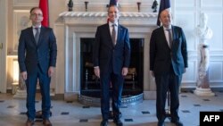 از راست به چپ: ژان ایو لودریان، دومینیک راب و هایکو ماس، وزیران خارجه فرانسه، بریتانیا و آلمان، در نشست روز پنجشنبه در لندن