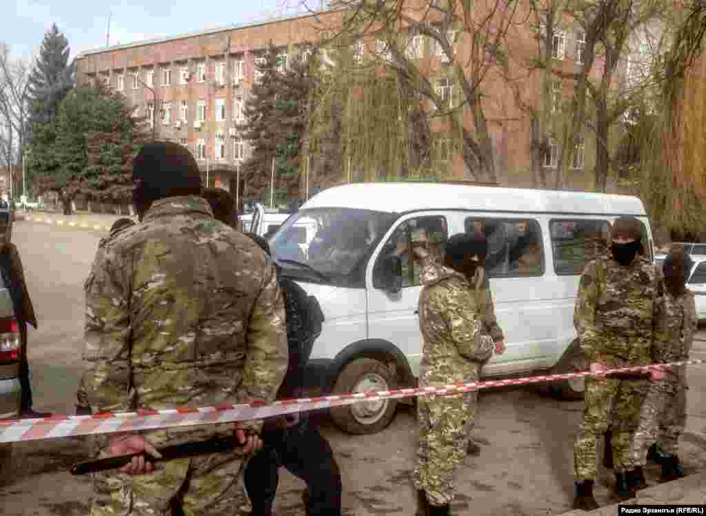 Буйнахъскалъул аслияб майданалда митинг биччаларедухъ чIарал низам цIунулел. 5Фев2016