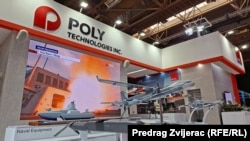 Dronovi i makete raketa i jurišnih brodova na štandu kineske firme Poly Technologies, u dvorani Zetra u Sarajevu gdje se od 1. do 9. septembra održava sajam naoružanja "Balkan Shield 2026".