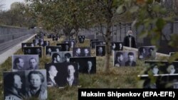 Memorialul dedicat celor executați de KGB pe poligonul de la Butovo lângă Moscova