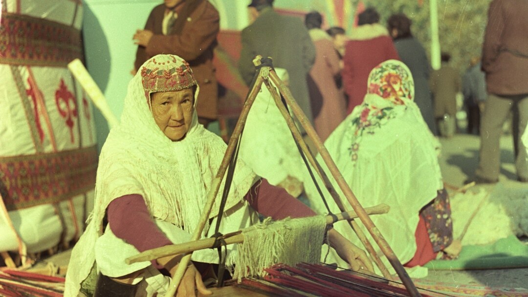 Желідегі тобырдағы кемпір порно