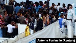 Мигранты на судне Diciotti. 13 июня 2018 года.

