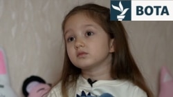 Poezitë e pesëvjeçares bëhen virale derisa gjyshi i saj e mbron Ukrainën