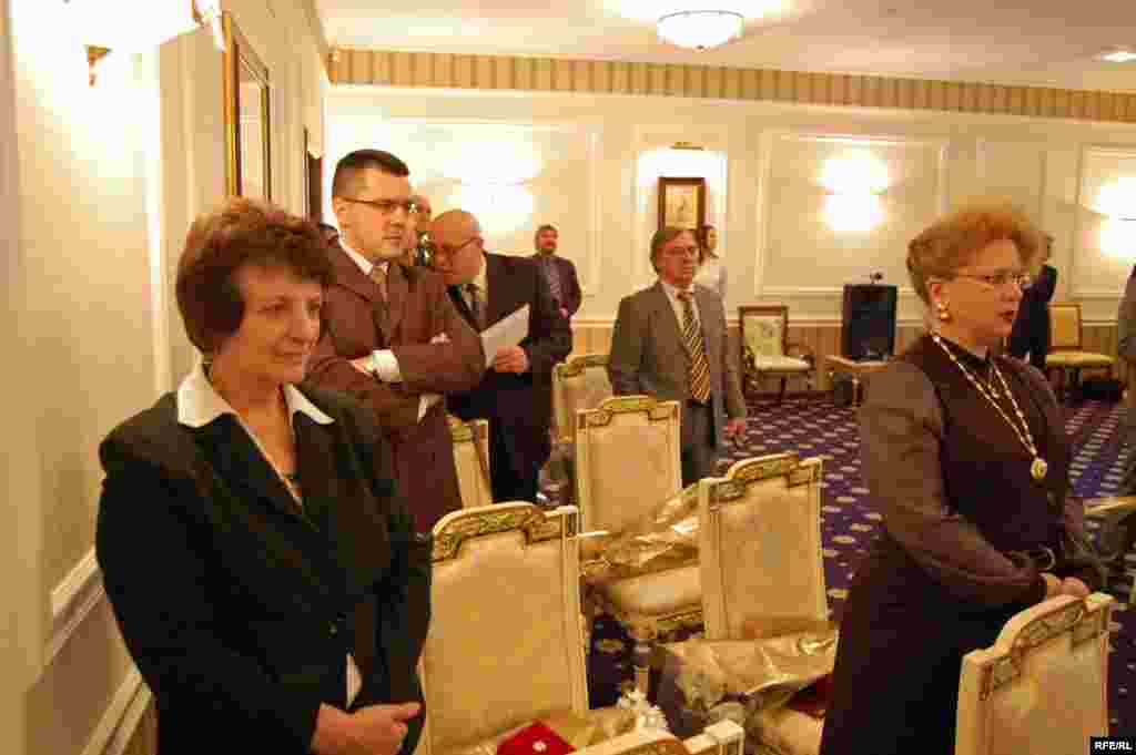 Aneta Grosu, Dan Dungaciu, Veaceslav Ţibuleac, Nicolae Dabija, Elena Zamura (de la stînga la dreapta)