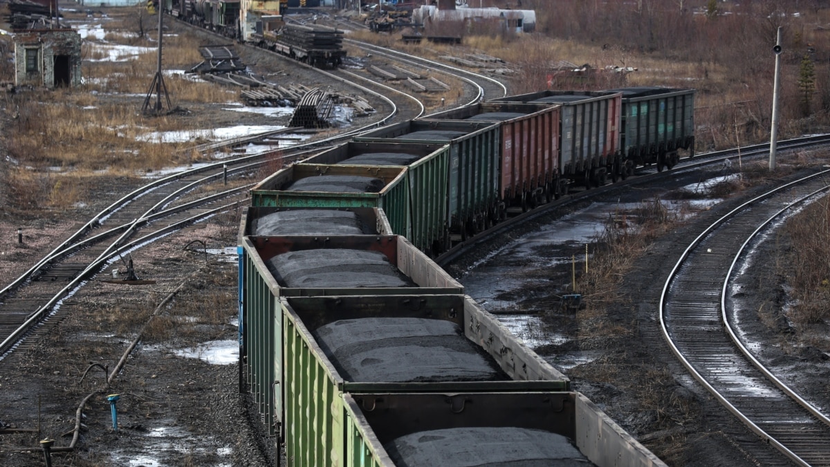 Індія збільшила імпорт вугілля та нафти з Росії у кілька разів – Reuters