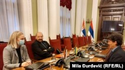 Šef delegacije skupštine Srbije pri Parlamentarnoj skupštini NATO Dragan Šormaz (levo) izjavio je na sastanku sa ukrajinskim ambasadorom u Beorgadu Oleksandrom Aleksandrovičem (desno) da Srbija podržava suverenitet i teritorijalni integritet Ukrajine.