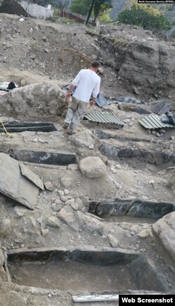 Раскопки вблизи Нузальской часовни (Северная Осетия)