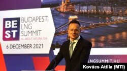 Szijjártó Péter külgazdasági és külügyminiszter megnyitóbeszédet mond a Budapest LNG Summit konferencián a Hotel Marriottban 2021. december 6-án (képünk illusztráció)