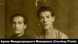 Шовкринский Юсуф Нажмутдинович (справа), архив Международного Мемориала