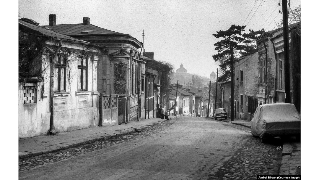 Strada Ecoului, cartierul Uranus, anii '80.