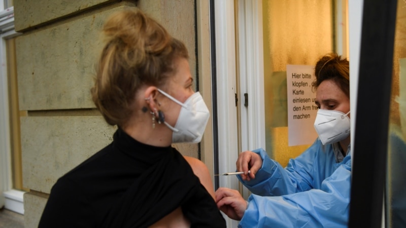 Gjermania do të lehtësojë masat për personat e imunizuar me doza përforcuese