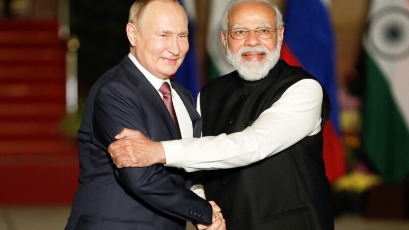 Russia, India Extend Military Cooperation Deal During Putin-Modi Summit