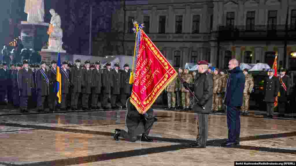 Пройшли церемонії вручення бойових прапорів та почесних найменувань військовим частинам