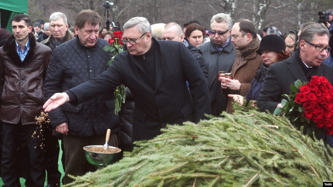Михаил Касьянов Борис Немцовду акыркы сапарга узатуу зыйнатында.