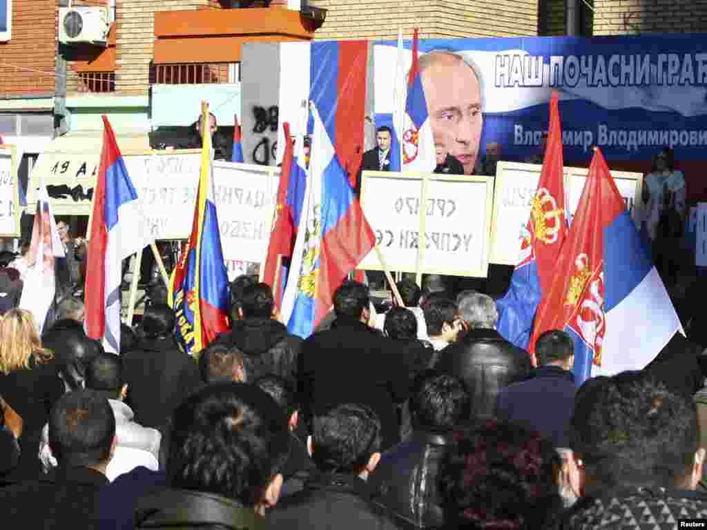 Kosovo - Srbi sa Kosova na skupu u Mitrovici, 01.03.2012. Foto: Reuters / Bojan Slavković 