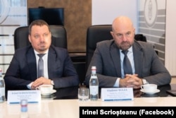 Irinel Scrioșteanu (în stânga) și viceprim-ministrul Republicii Moldova, Vladimir Bolea, ministru al dezvoltării regionale și infrastructurii.
