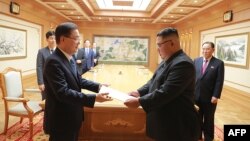 Presidenti i Koresë së Jugut, Moon Jae-in , dhe lideri verikorean, Kim Jong Un - foto arkivi