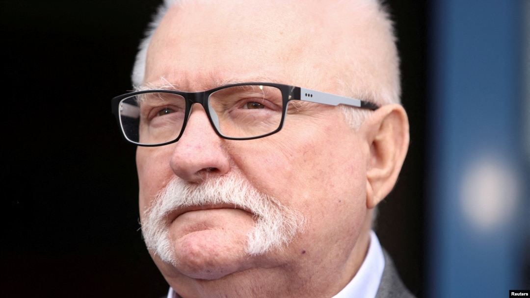 Lech Wałęsa, fost președinte polonez, laureat al Premiului Nobel pentru Pace, unul din eroii rezistenței poloneze anticomuniste și fost deținut politic, lider al sindicatului Solidaritatea și artizan al căderii comunismului în Europa de Est.