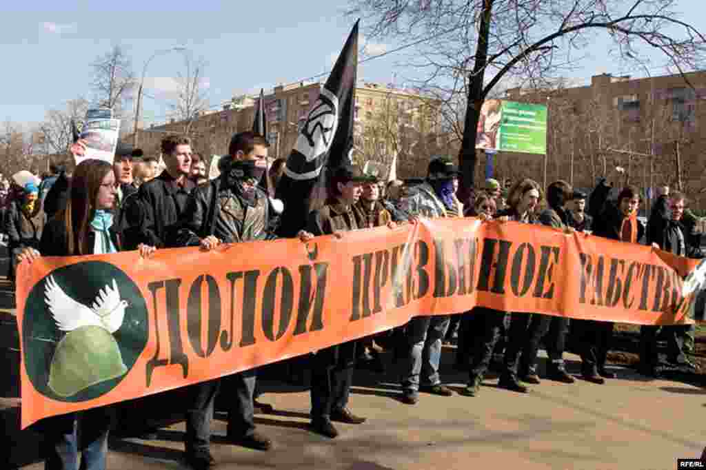 За полчаса марш преодолел расстояние от метро до телецентра...