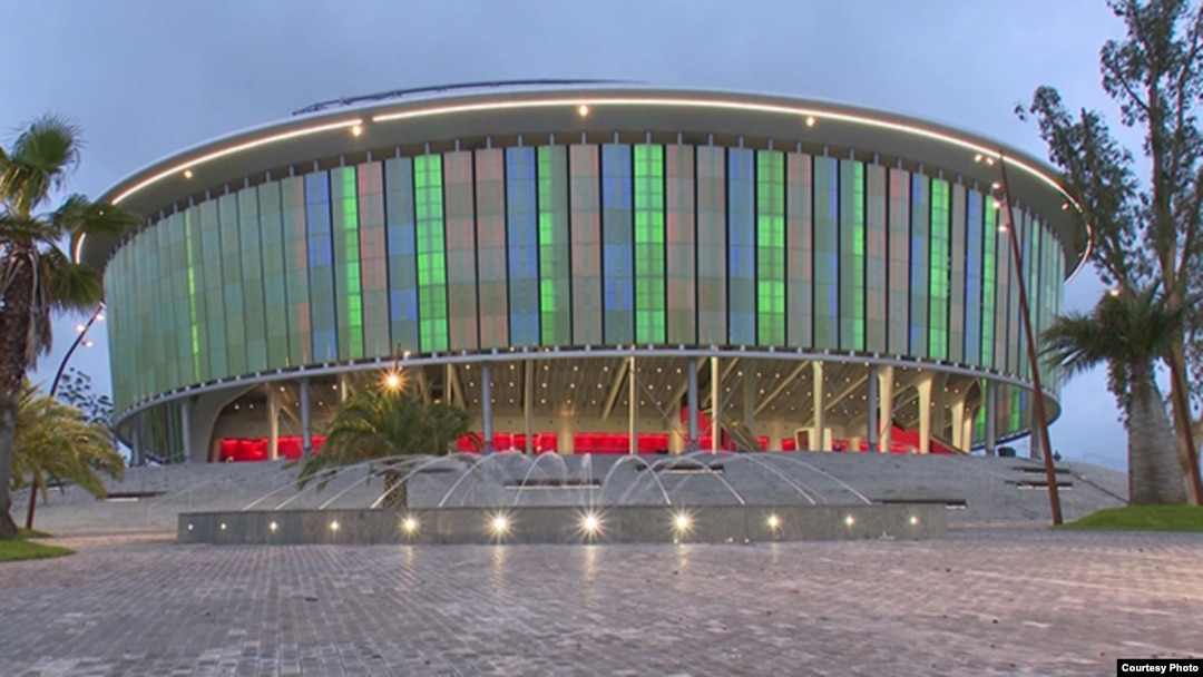 Black Sea Arena откроется 30 июля концертом Кристины Агилеры, в течение лета там же состоятся концерты Ванессы Мэй и группы Scorpions. Выступления зарубежных звезд также будут оплачены за счет средств фонда «Карту».
Фото: ajaratv.ge
