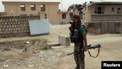 Një pjesëtar i forcave speciale afgane duke bërë roje në qytetin Qala-i-Zal gjatë ditës së sotme