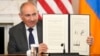 Нікол Пашинян під час підписання мирної угоди з Азербайджаном за посередництва Сполучених Штатів, серпень 2025 року