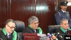 Болгарские наблюдатели считают, что ливийские судьи (на снимке) получили установку скопировать процесс по делу Локерби