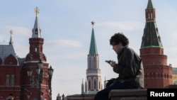 Restricțiile privind libertatea de exprimare și alte drepturi s-au intensificat după revenirea lui Putin la președinție în 2012 și mai ales după invadarea la scară largă a Ucrainei în 2022 de către Federația Rusă. Imagine simbol.