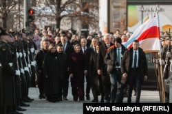 Прэзыдэнт Украіны Ўладзімір Зяленскі з жонкай Аленай Зяленскай, прэзыдэнт Польшчы Караль Наўроцкі з жонкай Мартай Наўроцкай, прэзыдэнт Літвы Гітанас Наўседа з жонкай Дыянай Наўседзене