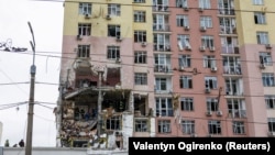 Stambena zgrada u Kijevu pogođena ruskim dronom, 27. decembar 2025.