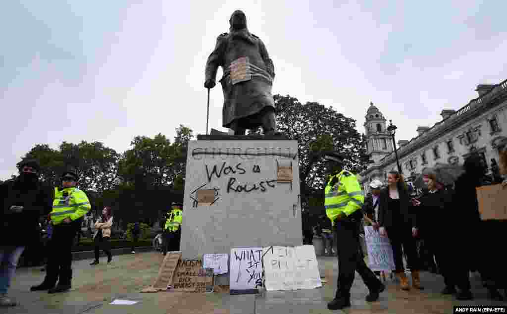 Winston Churchill&#39;s statue on Parliament Square was defaced during a Black Lives Matter protest in central London. Photo taken on June 7, 2020.&nbsp;​The statue was boarded up on June 12 to protect it from vandalism.