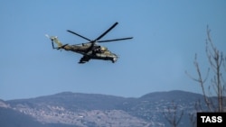 The Stratfor think thank says that four Russian Mi-24 attack helicopters appear to have been destroyed in an assault on a Russian base in Syria. (file photo)