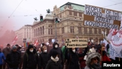 Mii de oameni au protestat la Viena față de restricțiile impuse în legătură cu pandemia