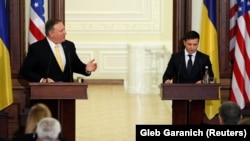 Государственный секретарь США Майк Помпео и президент Украины Владимир Зеленский (справа). Киев, 31 января 2020 года.