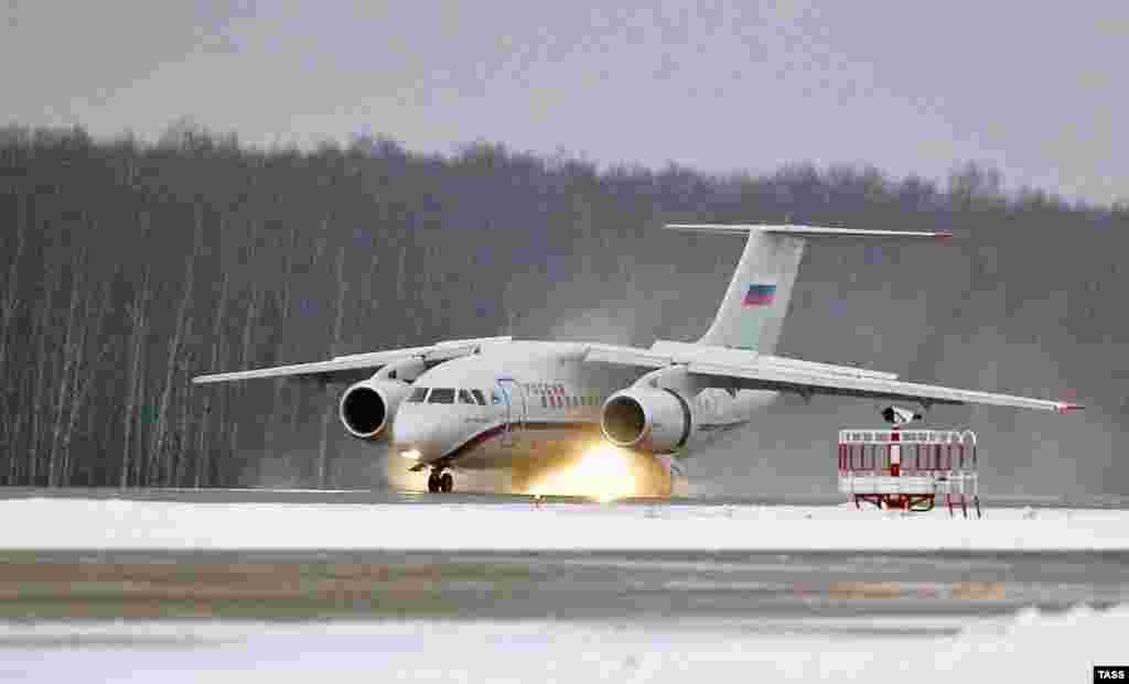 Пасажирський літак Ан-148 &laquo;Саратовських авіаліній&raquo;