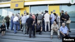 Греция -- Банкта кезекте тургандар. 20-июль, 2015