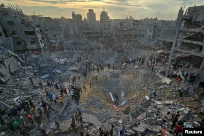 Кішкентай қыздармен порно Соңғы брондалған пойыз: жалаңаш фотосуреттер мен бейнелер