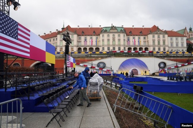 Підготовка до виступу президента США Джо Байдена у Варшаві. Польща. 21 лютого 2023 року