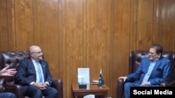 له ښی خوا ، صادق خان او ژیل برتران 