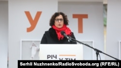 Будь-які напади на медіа неприпустимі – наголосила Мелінда Сімонс